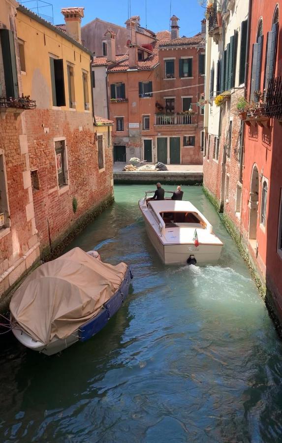 Casa Al Ponte Scudi - 4 Windows On The Canal Venedig Exterior foto