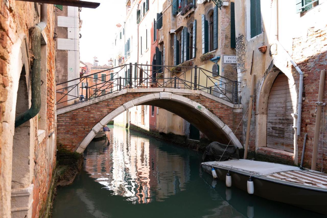 Casa Al Ponte Scudi - 4 Windows On The Canal Venedig Exterior foto