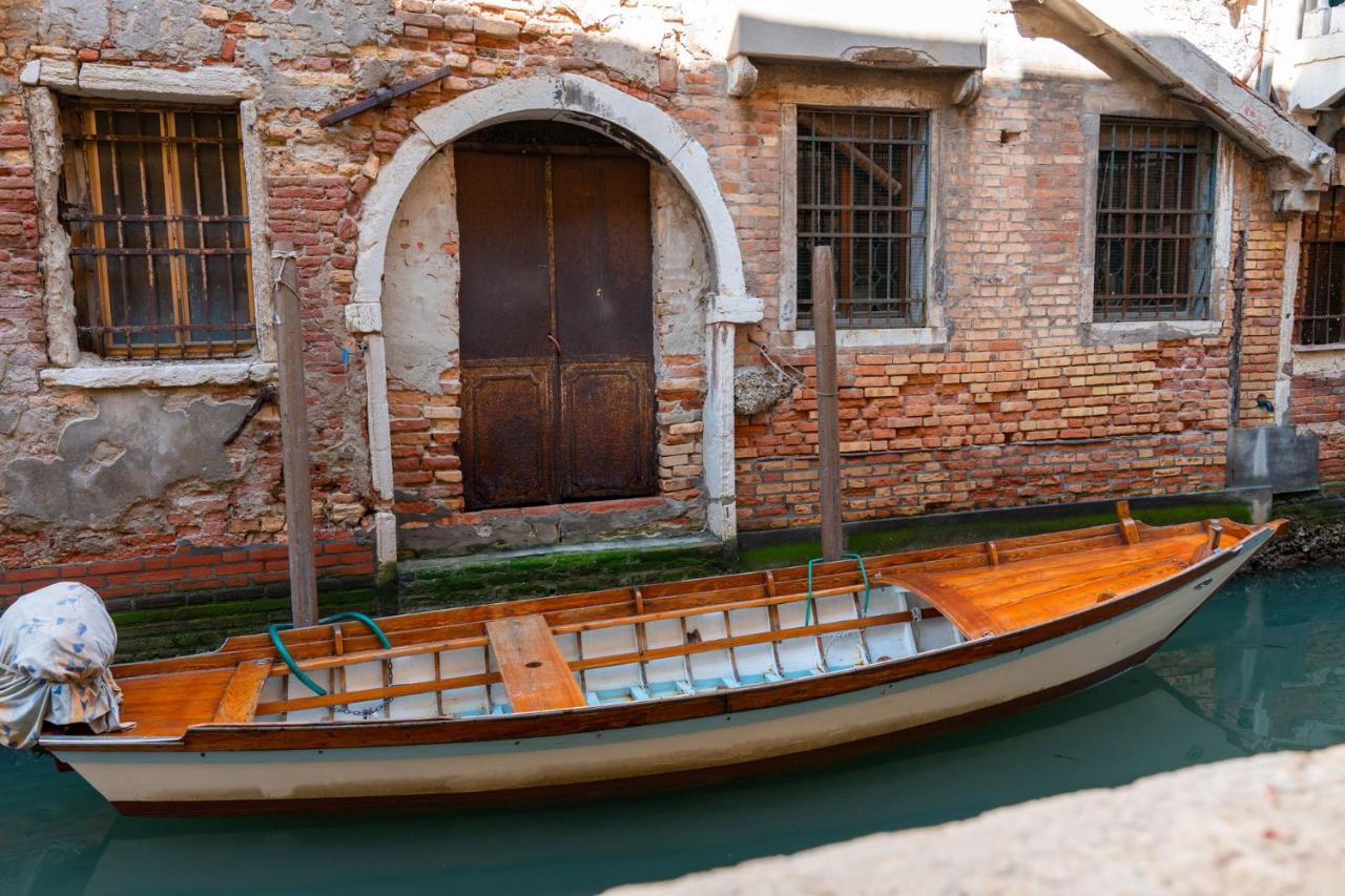 Casa Al Ponte Scudi - 4 Windows On The Canal Venedig Exterior foto